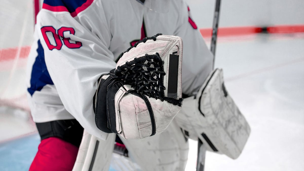 En hockeyspelare gör sig redo för en stor match.