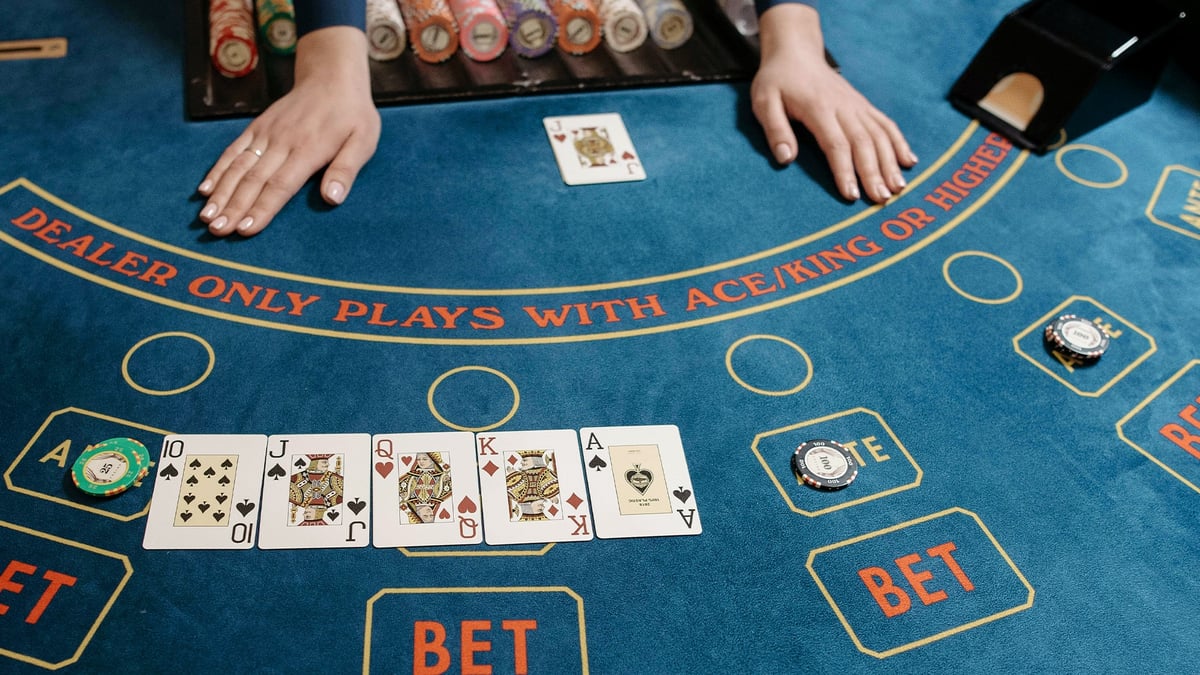 Några som spelar baccarat online hos 1X2. 