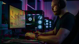 En E-sportare som spelar ett populärt E-sportspel.