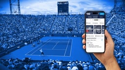 En bild på en tennismatch och en som spelar med snabbkombo på 1X2.
