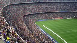 En stillbild från en stor fotbollsarena under Champions League.