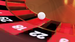 Den vita kulan har stannar i fack 18 i ett parti live-roulette.