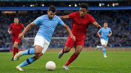 Två fotbollsspelare i Champions League.